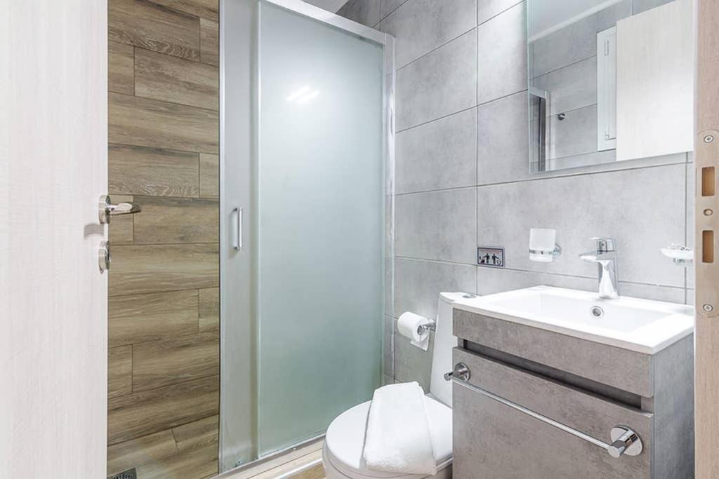 Bright Apartment For 6 Ppl In Atene Esterno foto