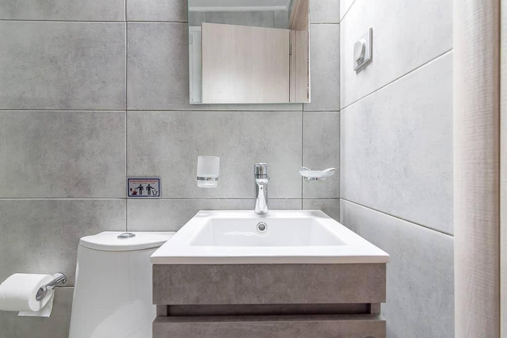 Bright Apartment For 6 Ppl In Atene Esterno foto